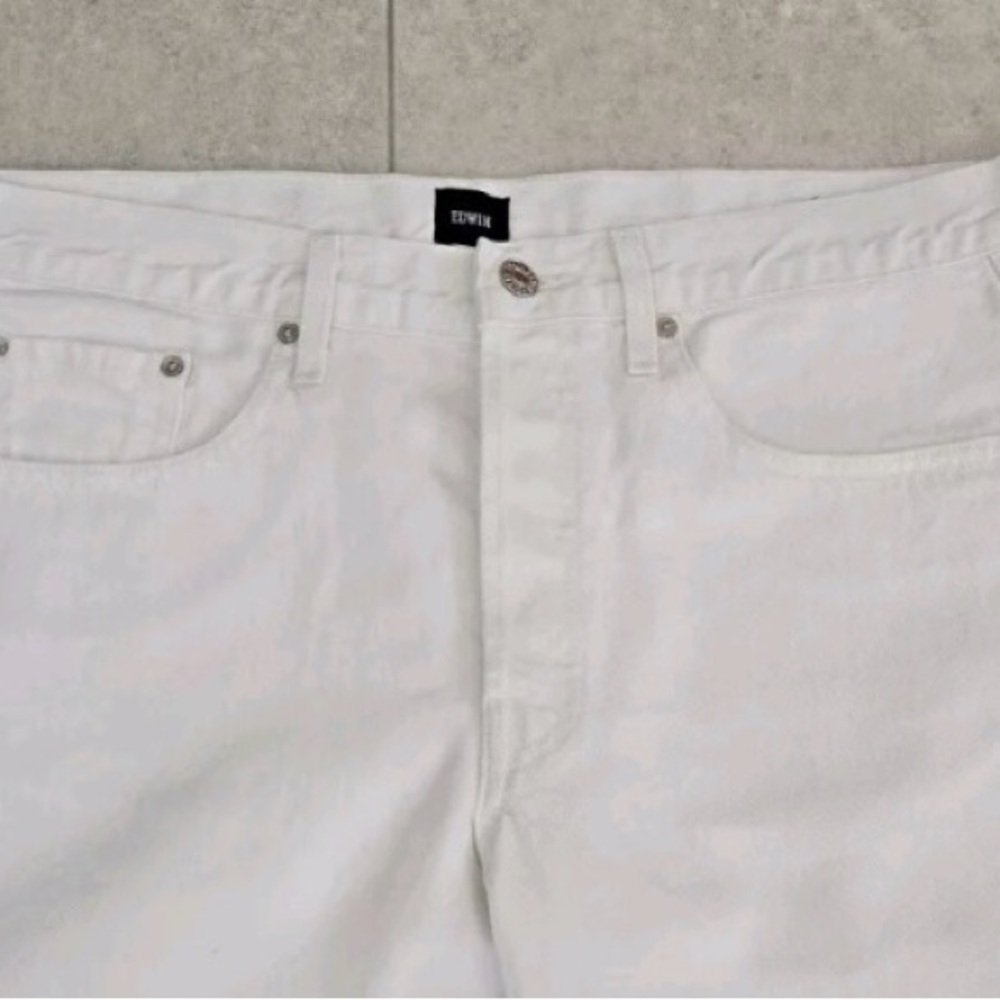 Edwin Women's Classic White shorts